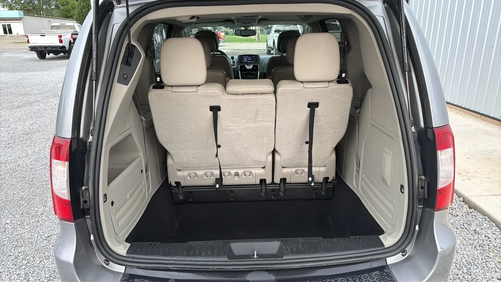 Used 2013 Chrysler Town & Country Touring-L w/ Driver Convenience Group FWD image 14