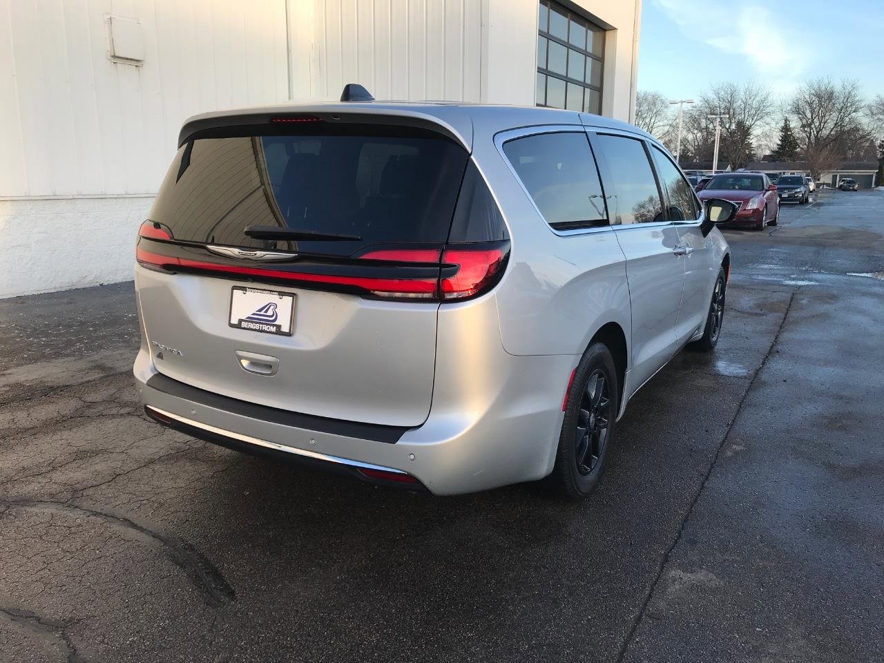 Used 2024 Chrysler Pacifica Touring-L image 22