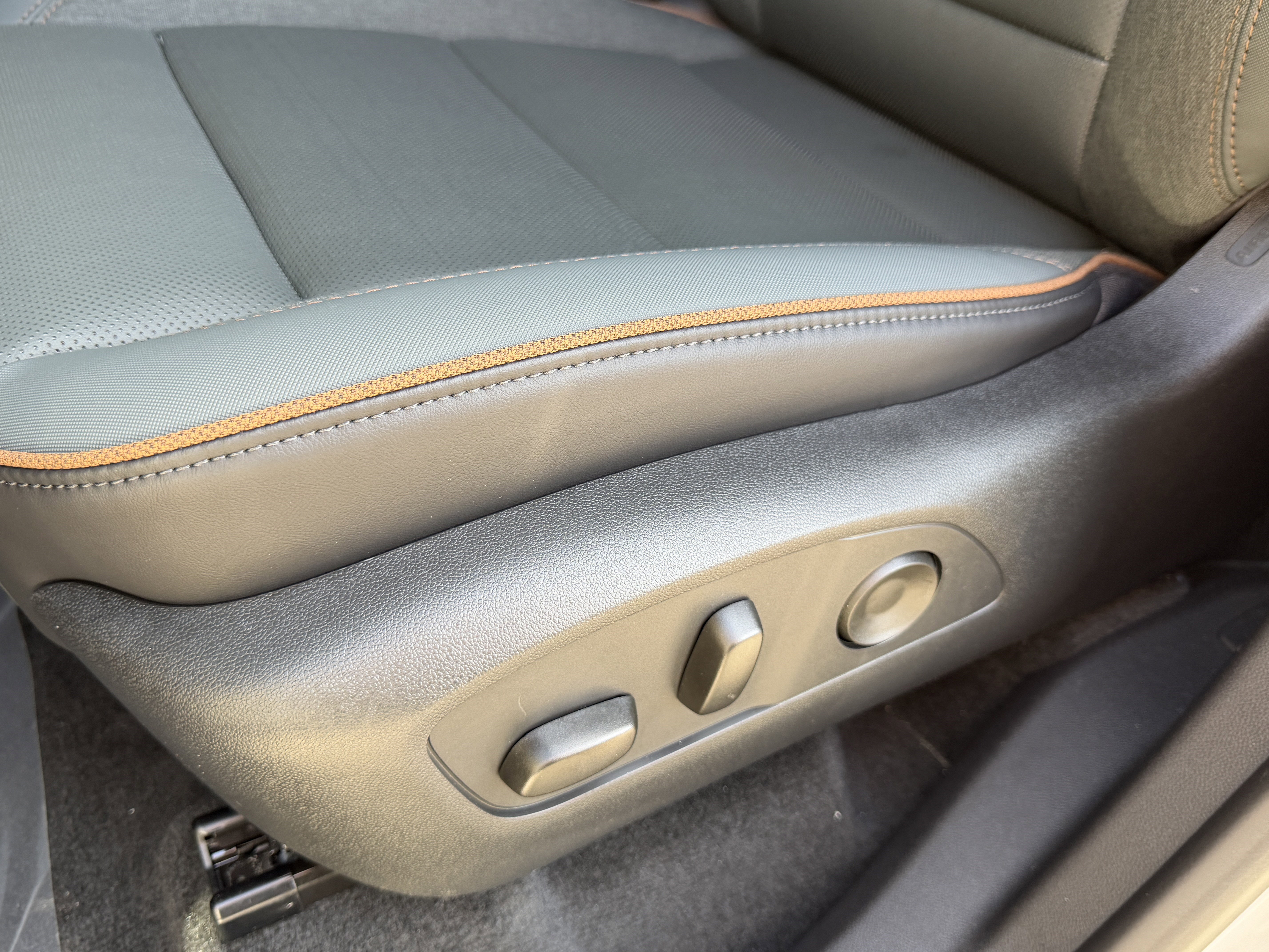 New 2026 GMC Acadia AT4 w/ Luxury Package image 14