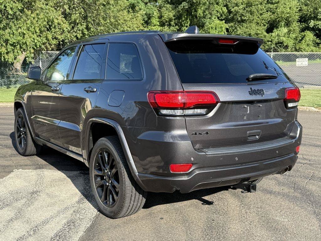 Used 2019 Jeep Grand Cherokee Altitude AWD/4WD image 11