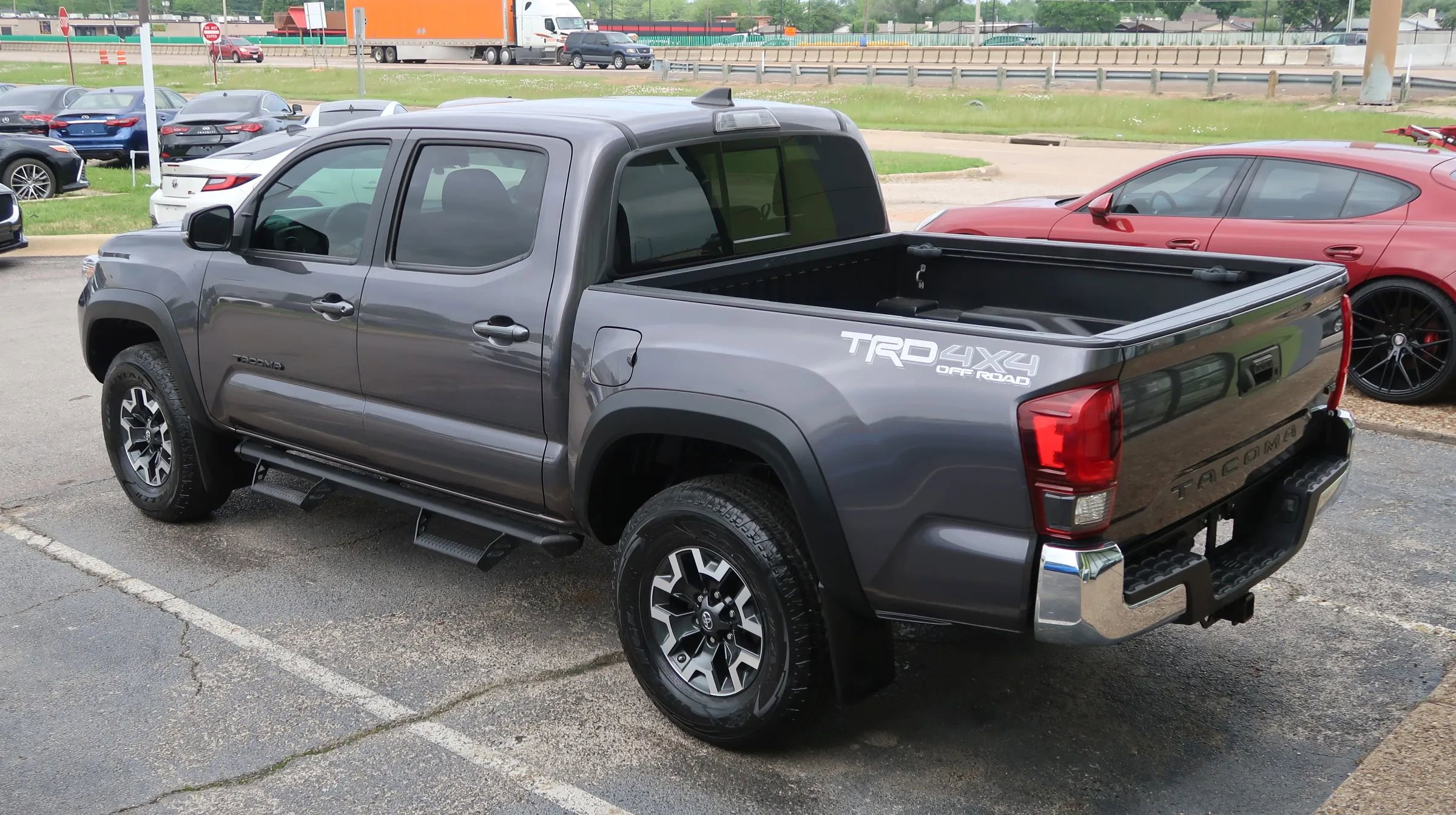 Used 2018 Toyota Tacoma TRD Off-Road AWD/4WD image 12