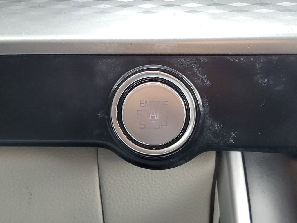 Used 2024 Kia Carnival LX FWD image 19