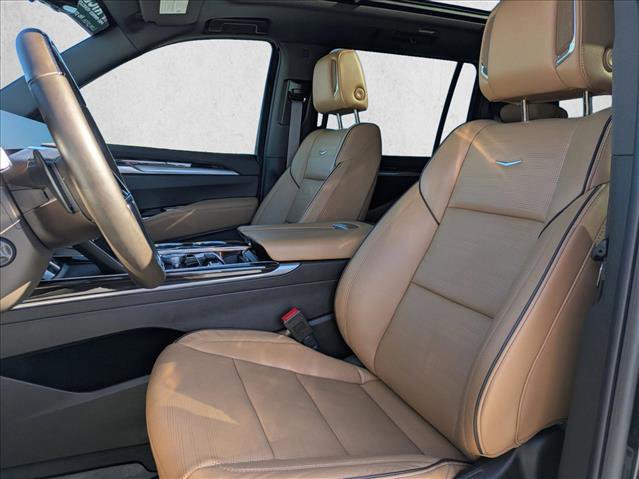 Used 2025 Cadillac Escalade ESV Premium Luxury image 17