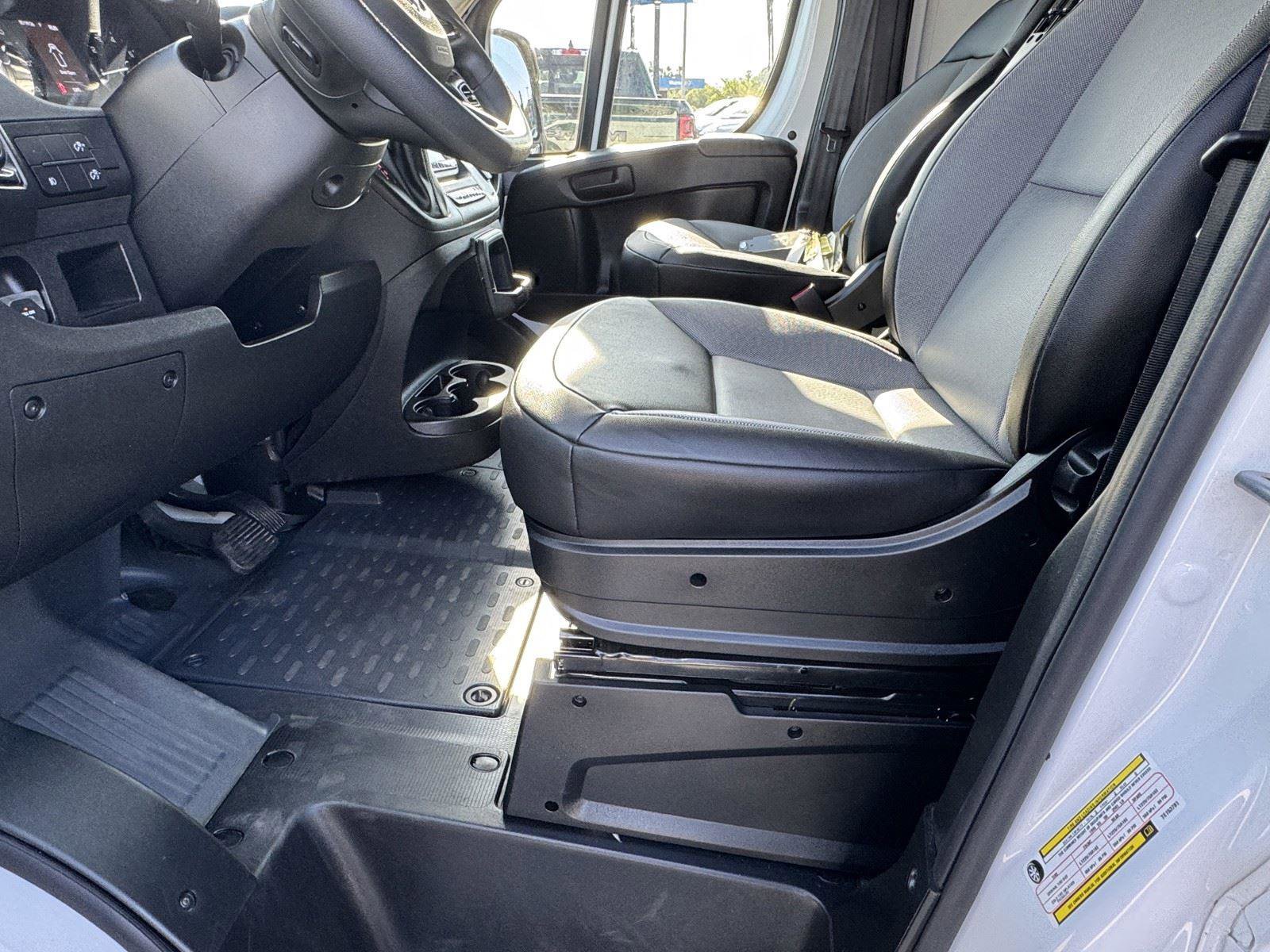 Used 2026 RAM ProMaster 2500 w/ Convenience Group FWD image 15