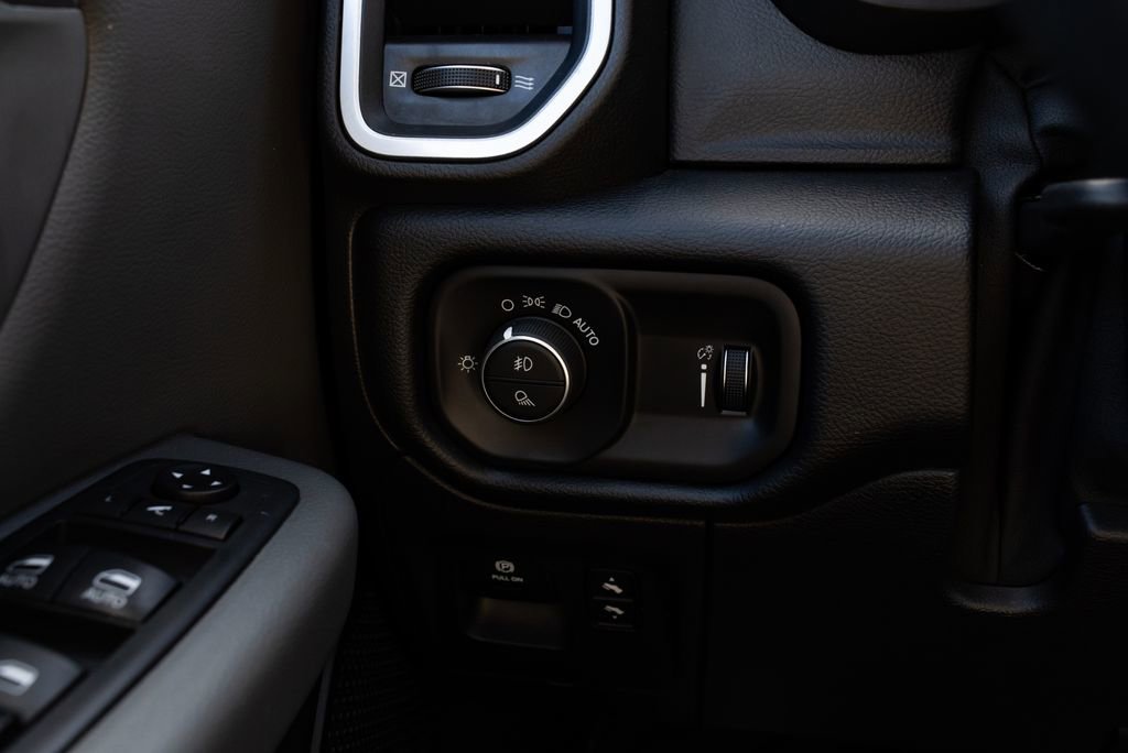 Used 2020 RAM 1500 Big Horn AWD/4WD image 12