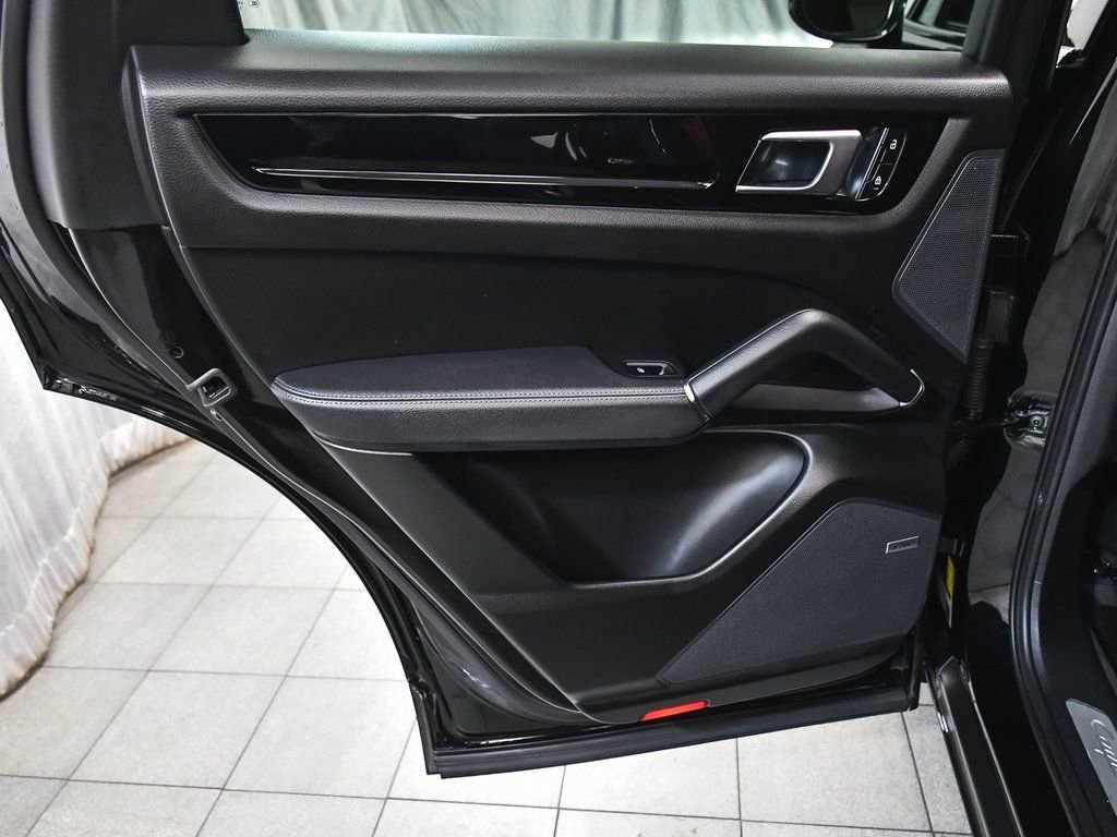 Used 2022 Porsche Cayenne Platinum Edition AWD/4WD image 13