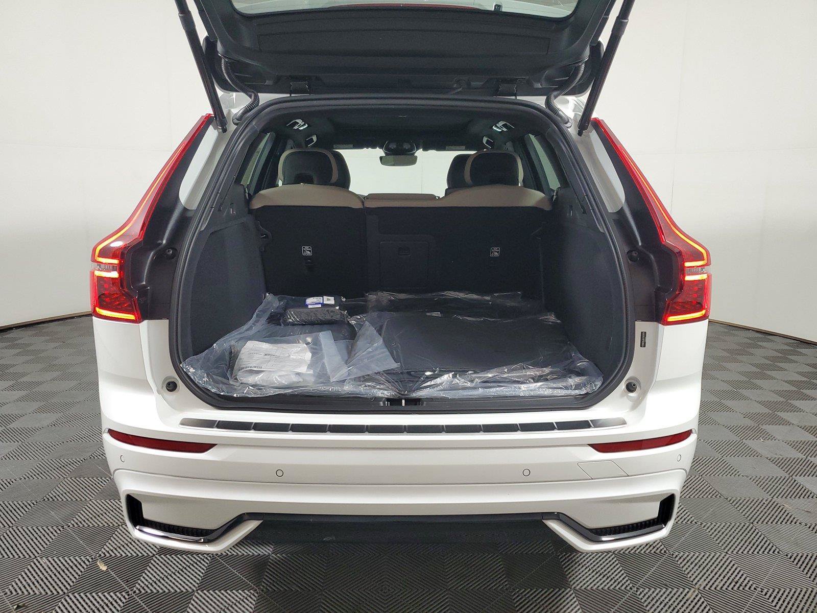 New 2027 Volvo XC60 B5 Core AWD/4WD image 9