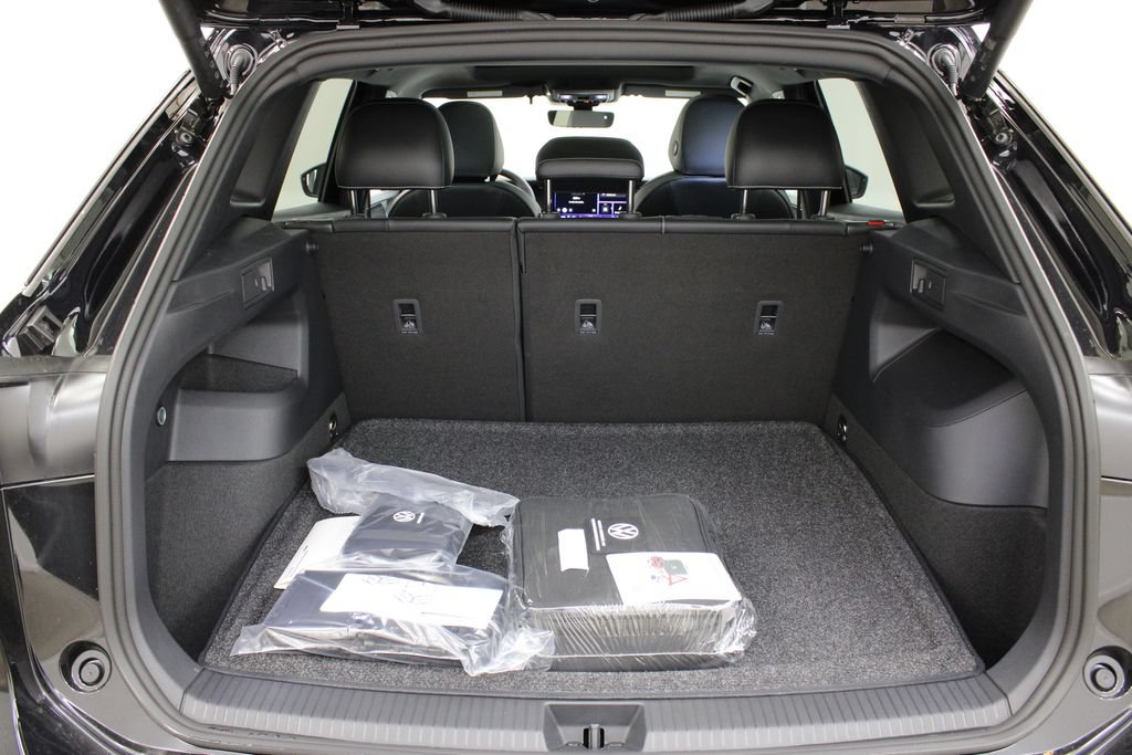New 2026 Volkswagen Tiguan SE R-Line FWD image 29