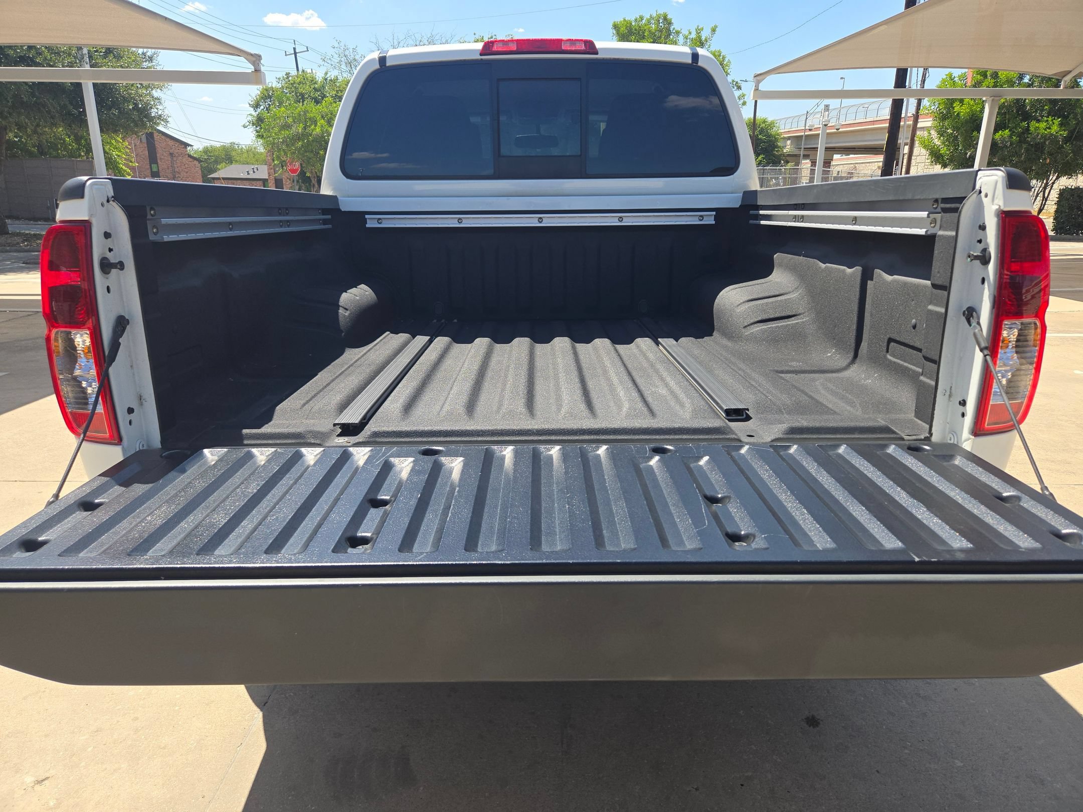 Used 2021 Nissan Frontier SV w/ Midnight Edition Floor Mats RWD image 23