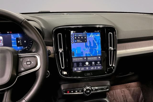 Certified 2023 Volvo XC40 B4 Plus w/ Driver Assist Package FWD image 9