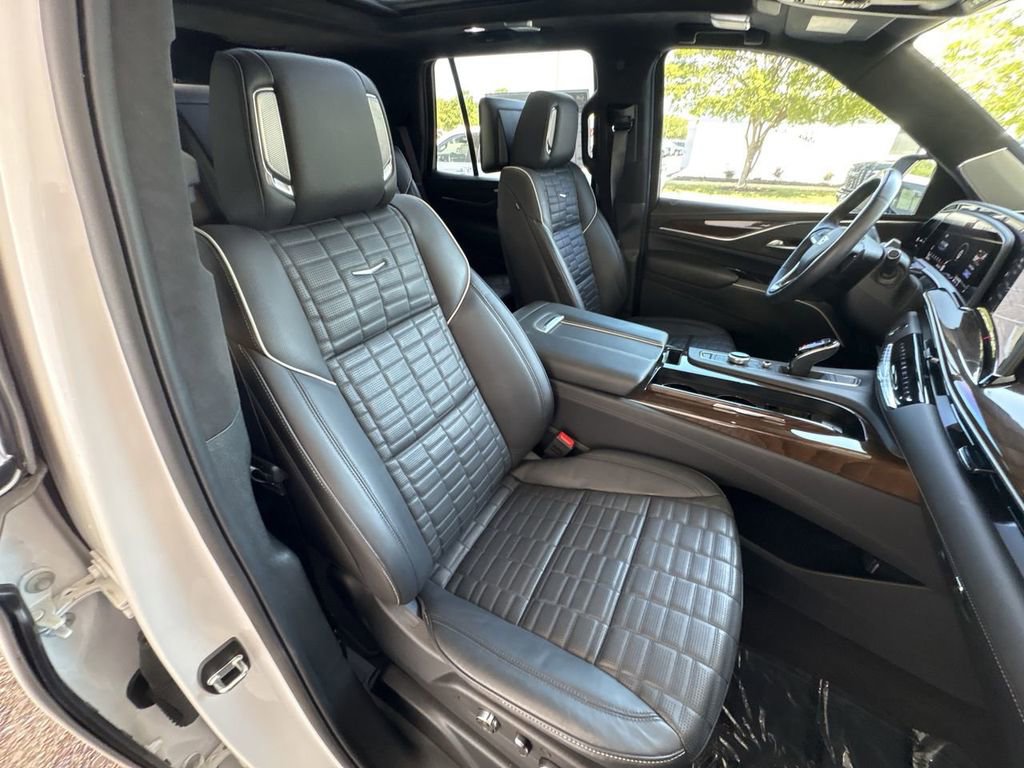 Certified 2024 Cadillac Escalade Premium Luxury Platinum w/ Heavy-Duty Trailer Package AWD/4WD image 29