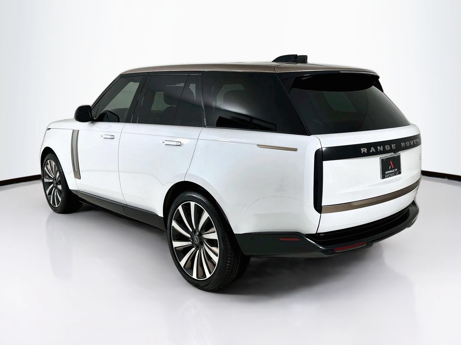 Used 2023 Land Rover Range Rover SV AWD/4WD image 6