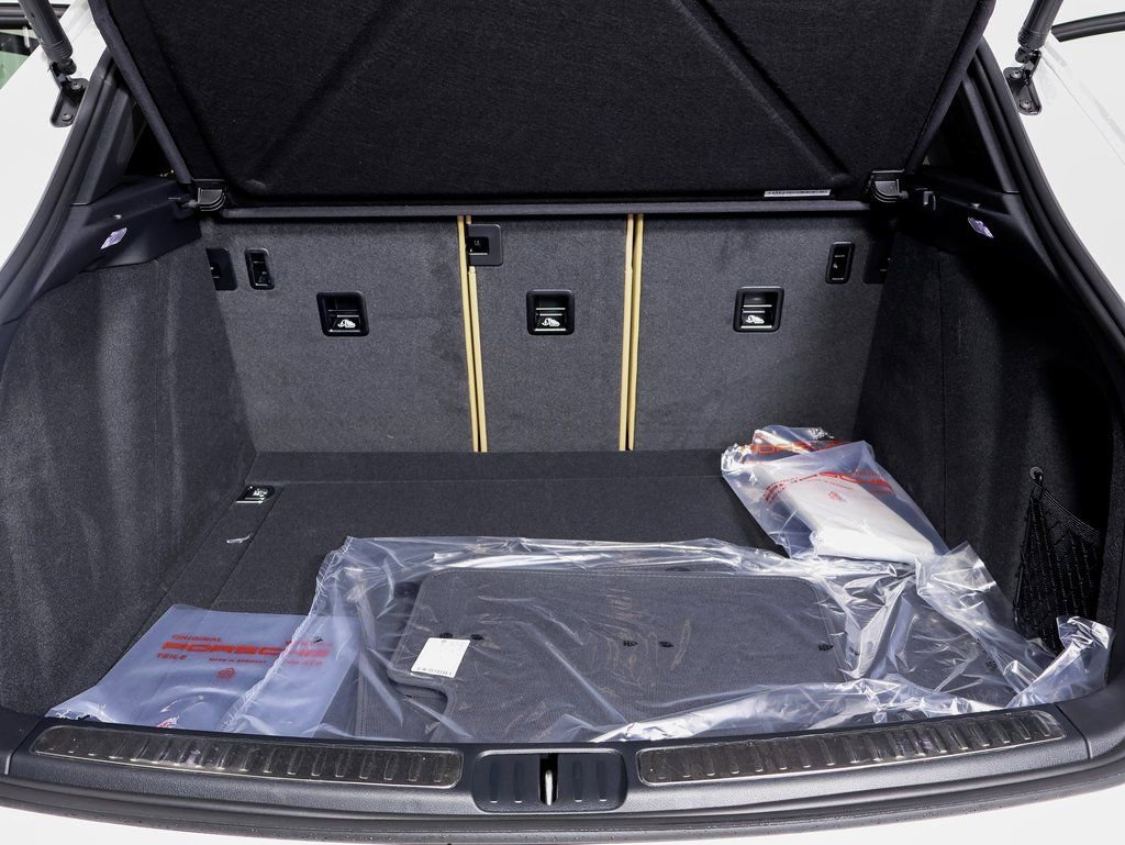 Certified 2025 Porsche Macan image 15