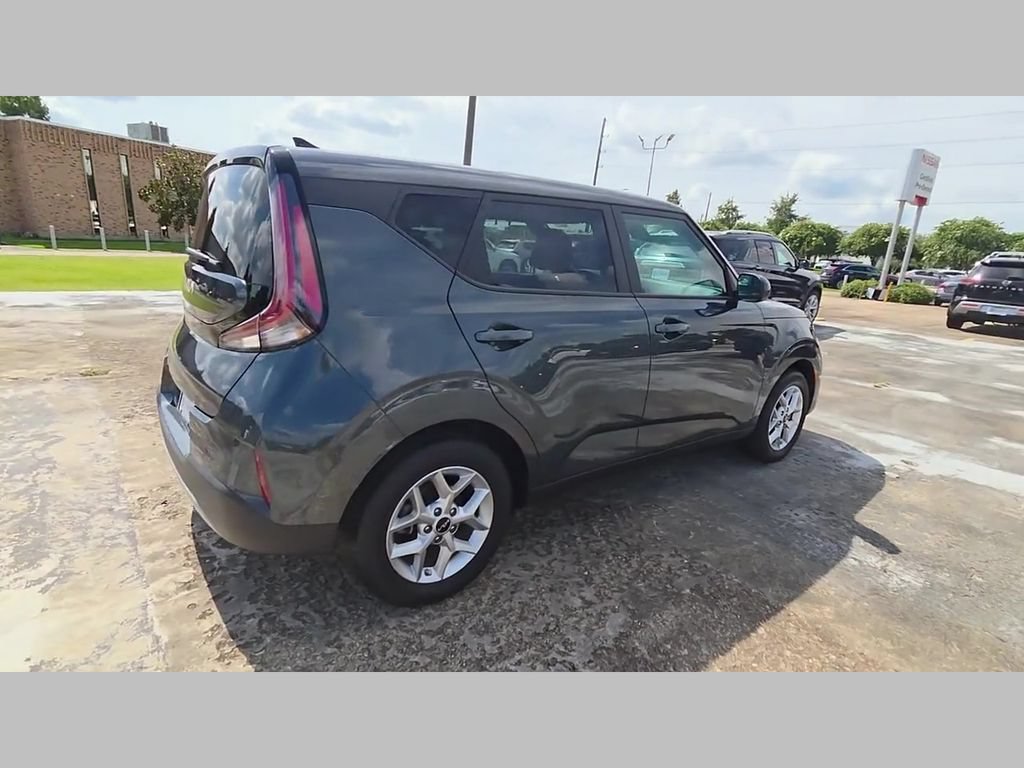 Used 2025 Kia Soul LX w/ LX Technology Package FWD image 42