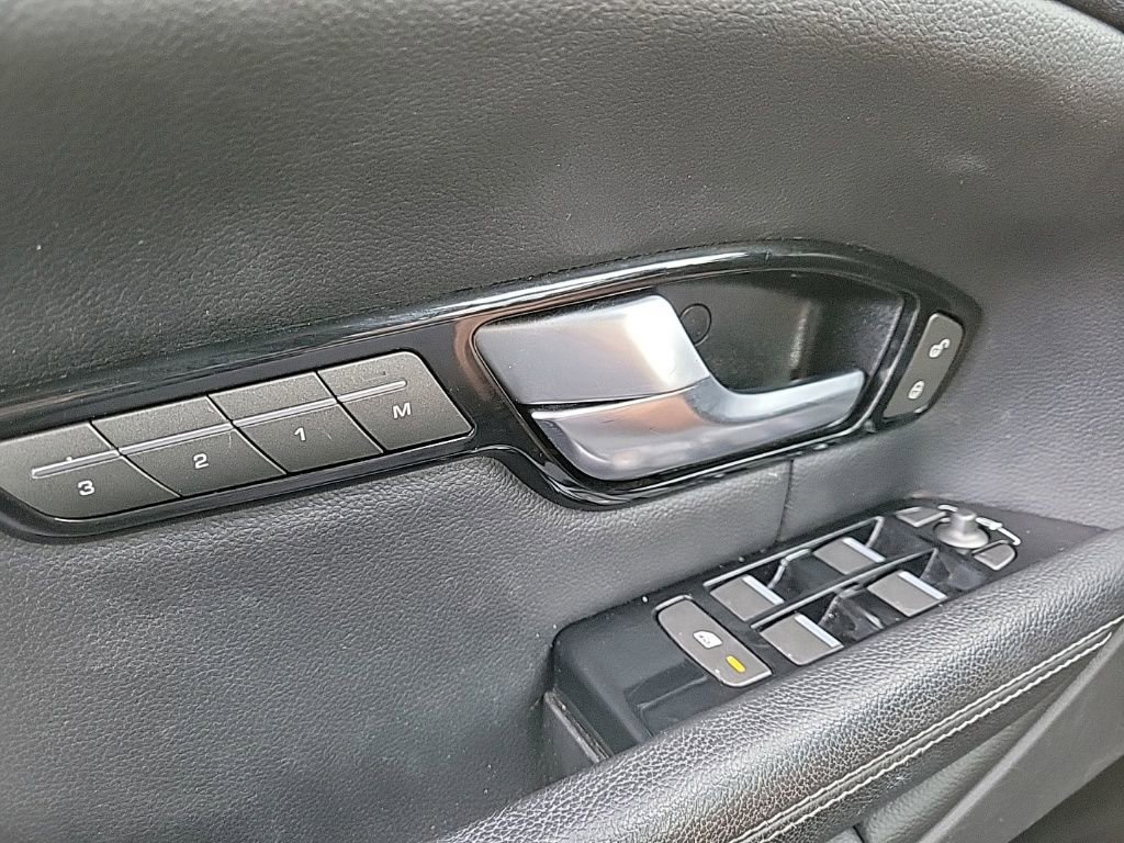 Used 2017 Land Rover Range Rover Evoque SE Premium image 27