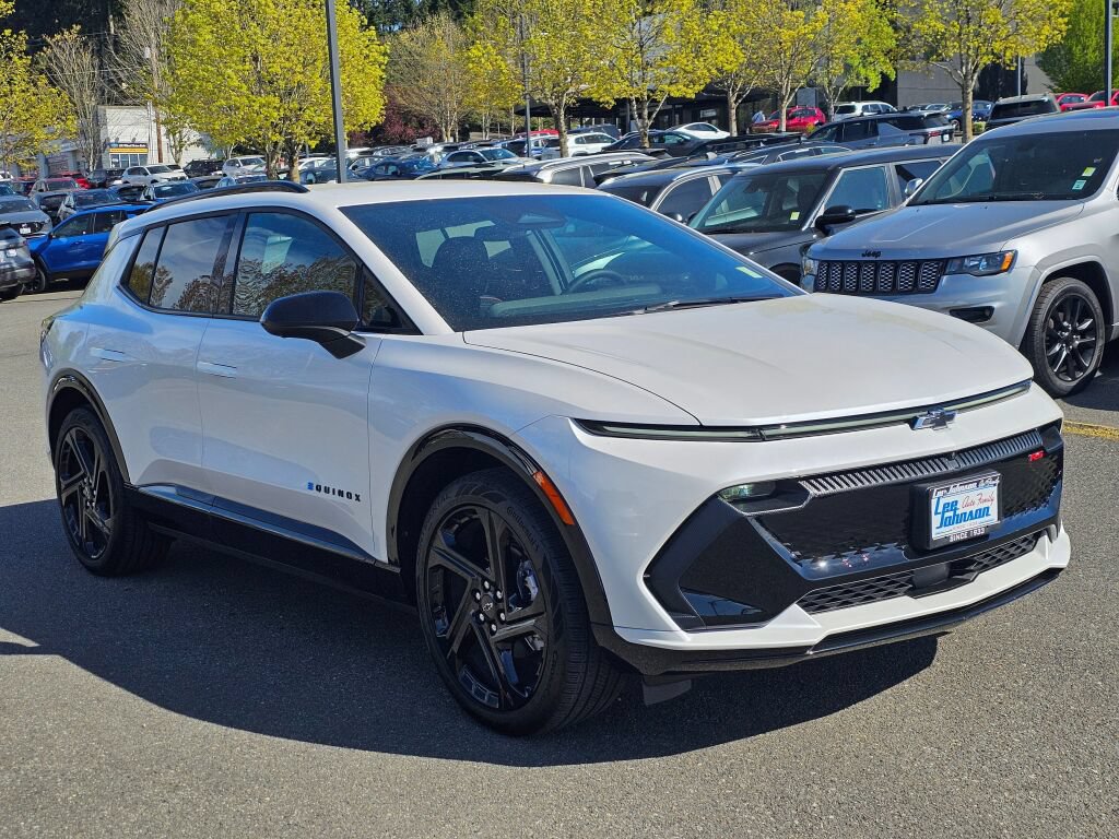 Used 2025 Chevrolet Equinox EV RS FWD image 3