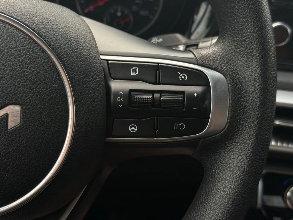 Used 2022 Kia K5 LXS image 28