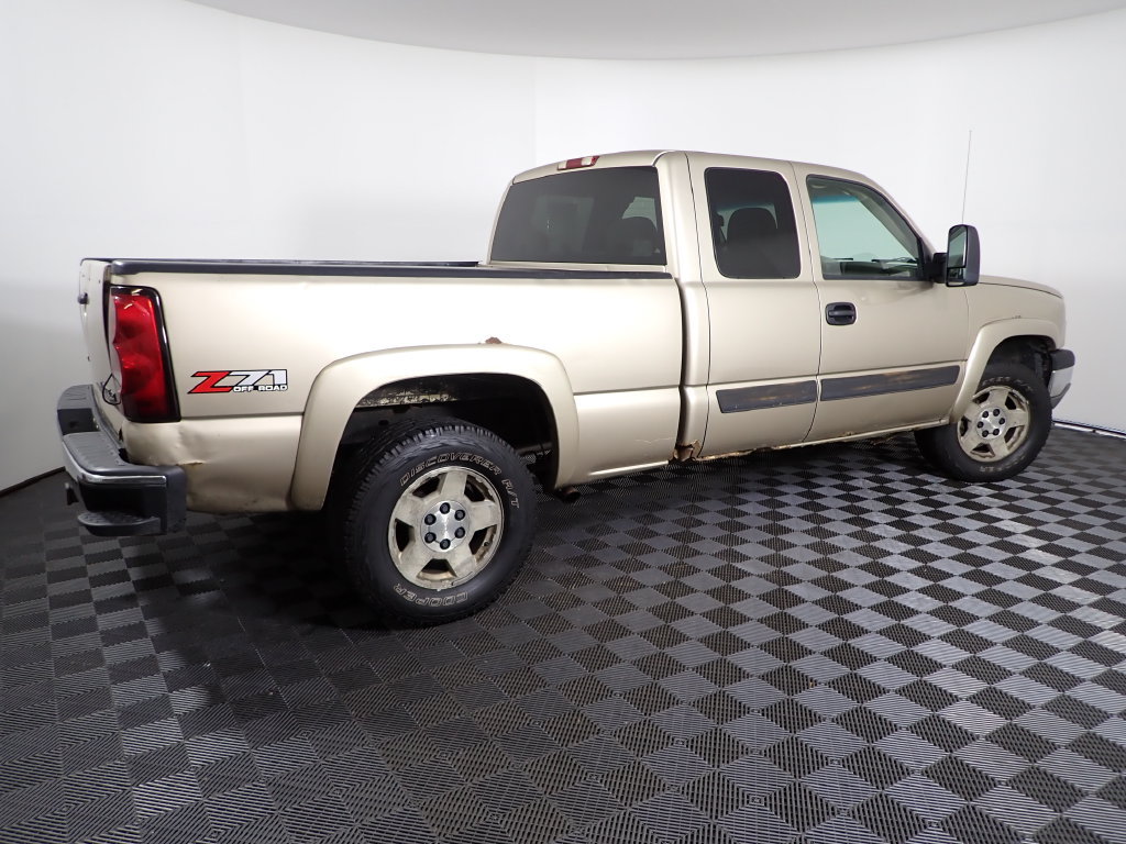 Used 2004 Chevrolet Silverado 1500 4x4 Extended Cab w/ Light Duty Power Package image 16