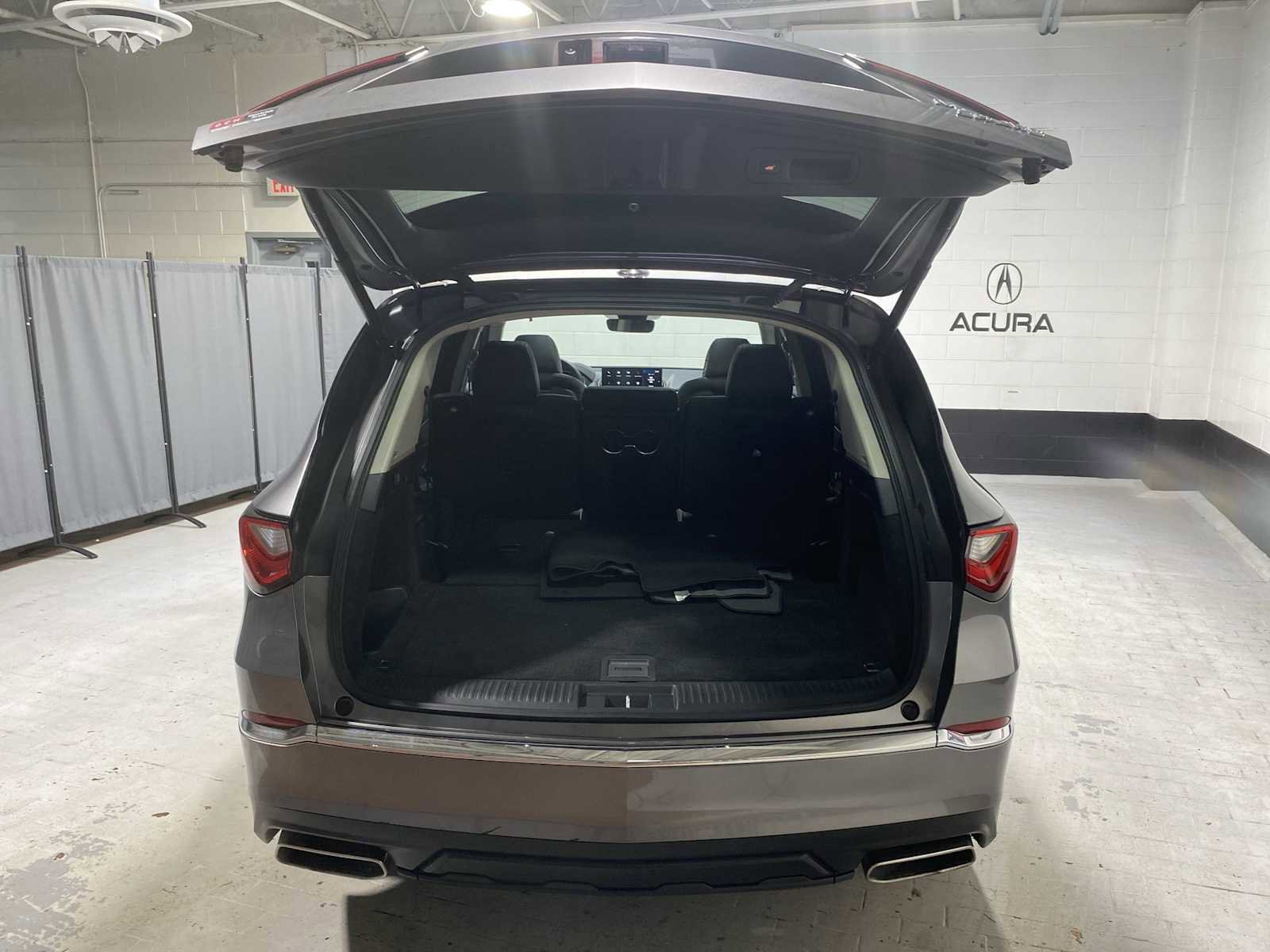 Used 2023 Acura MDX SH-AWD image 19