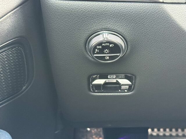 Used 2024 Mercedes-Benz GLC 300 4MATIC image 32