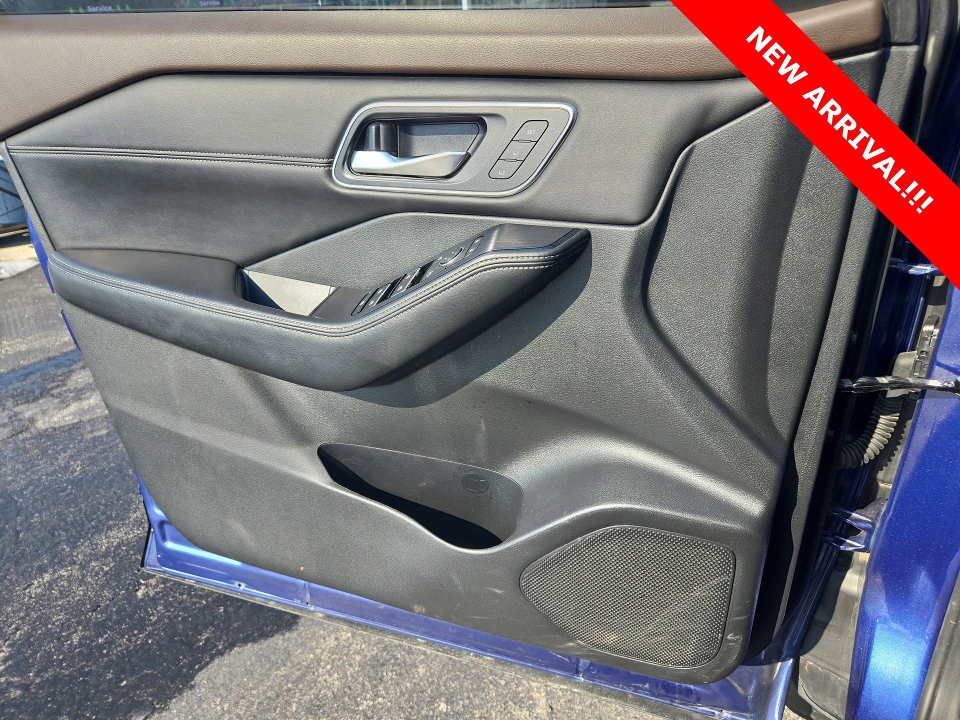 Used 2021 Nissan Rogue SL w/ Premium Package image 11