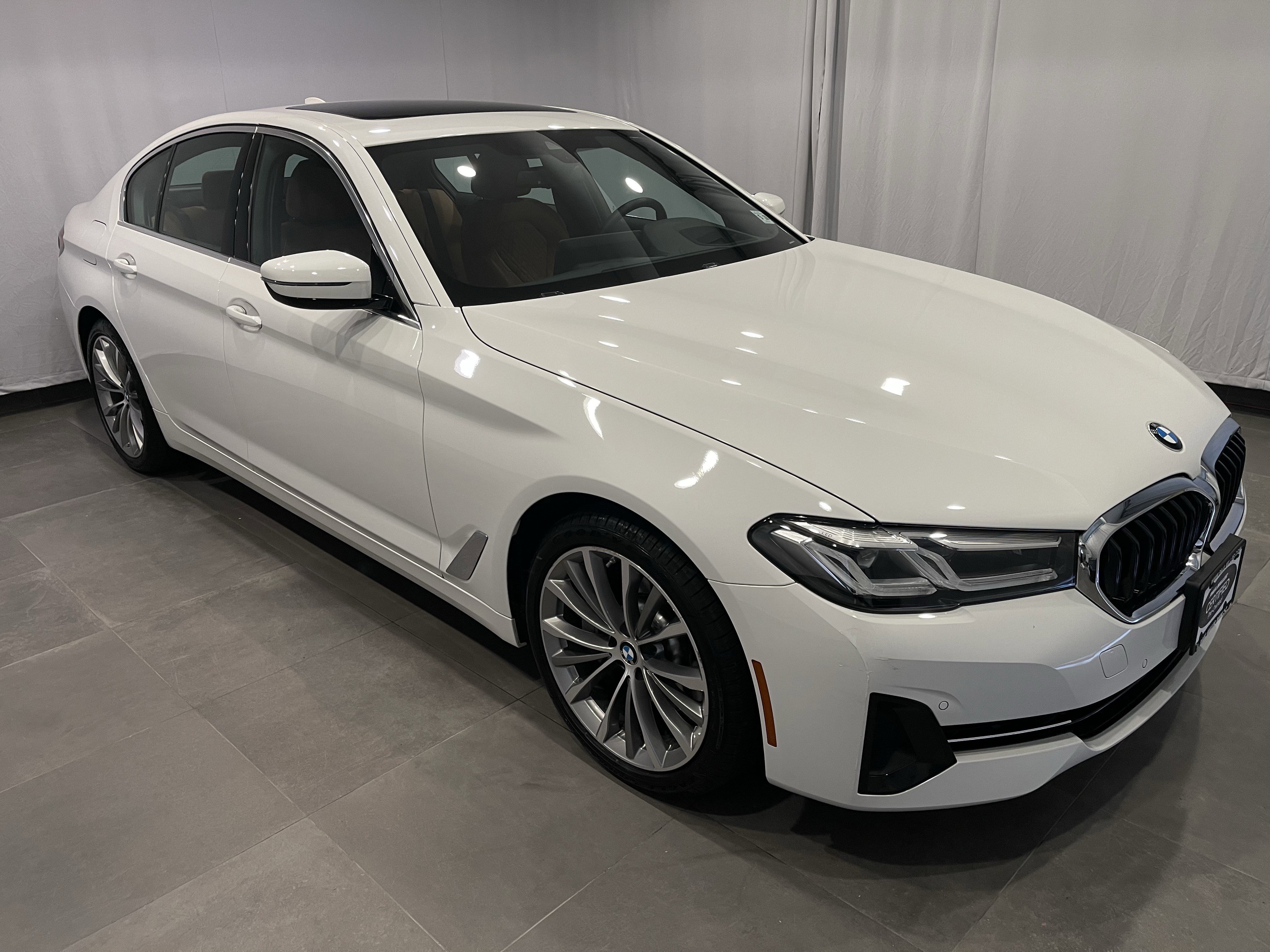 Certified 2022 BMW 530i xDrive w/ Premium Package AWD/4WD image 3