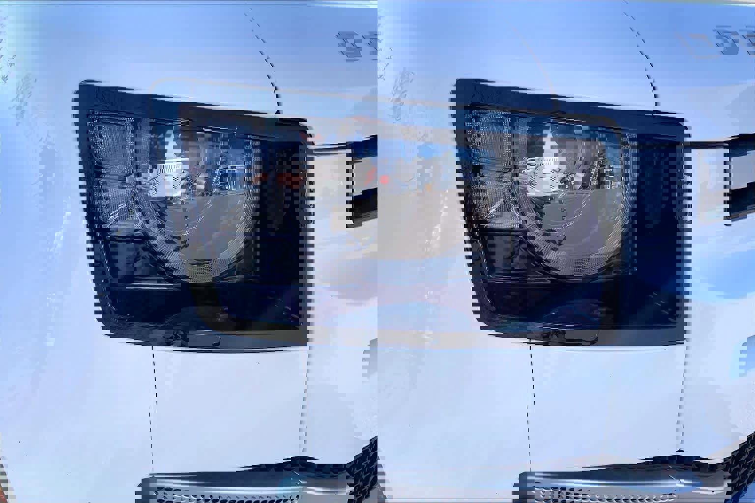 Used 2023 Land Rover Defender 110 SE image 25