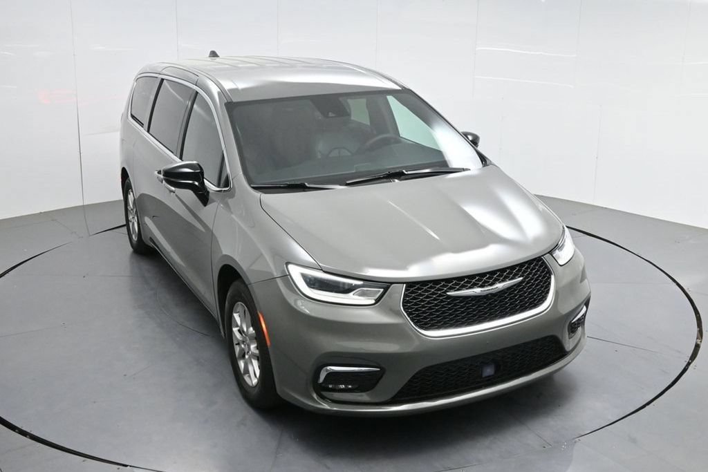 Used 2025 Chrysler Pacifica Select FWD image 59