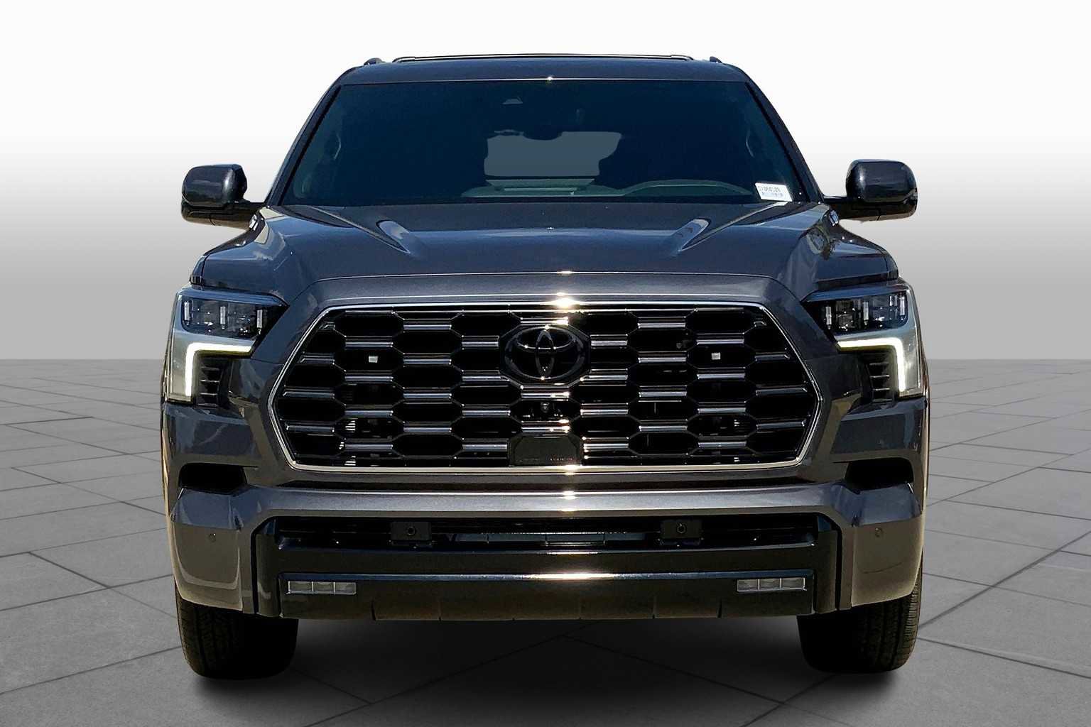 Used 2025 Toyota Sequoia Platinum image 3