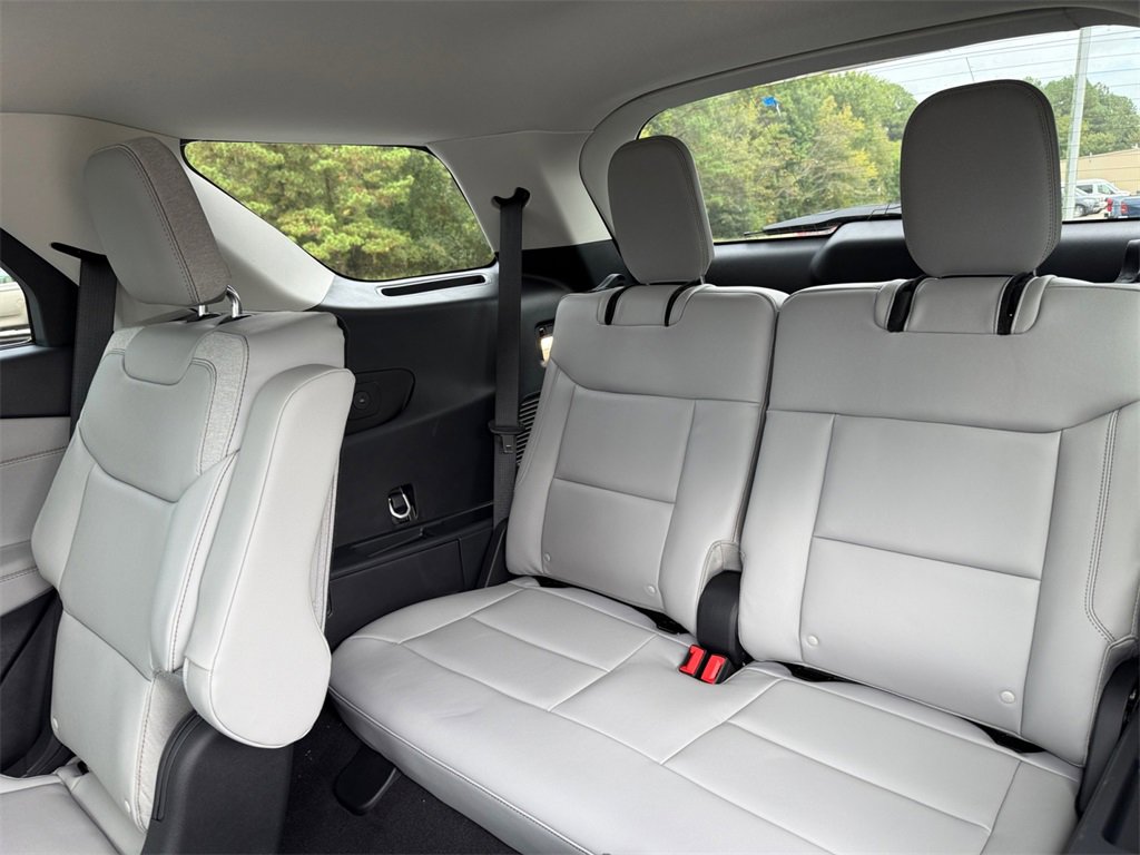 New 2025 Ford Explorer Active w/ Active Comfort Package image 17