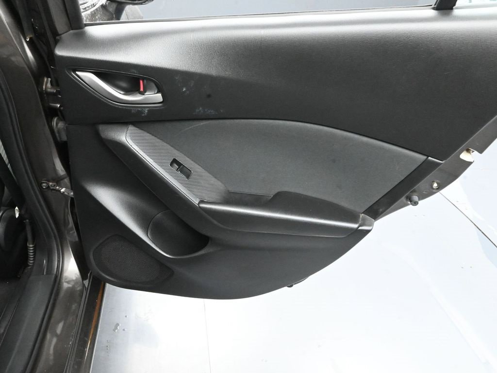 Used 2016 MAZDA MAZDA3 i Touring w/ Popular Equipment Package image 15