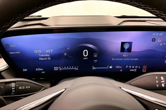 Used 2025 Buick Enclave Avenir w/ Trailering Package, 5000 lbs. image 28