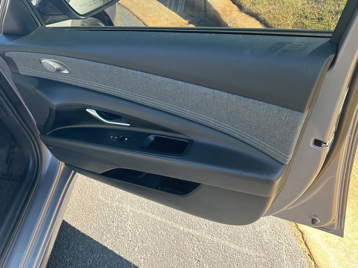 Used 2025 Hyundai Elantra Limited image 13