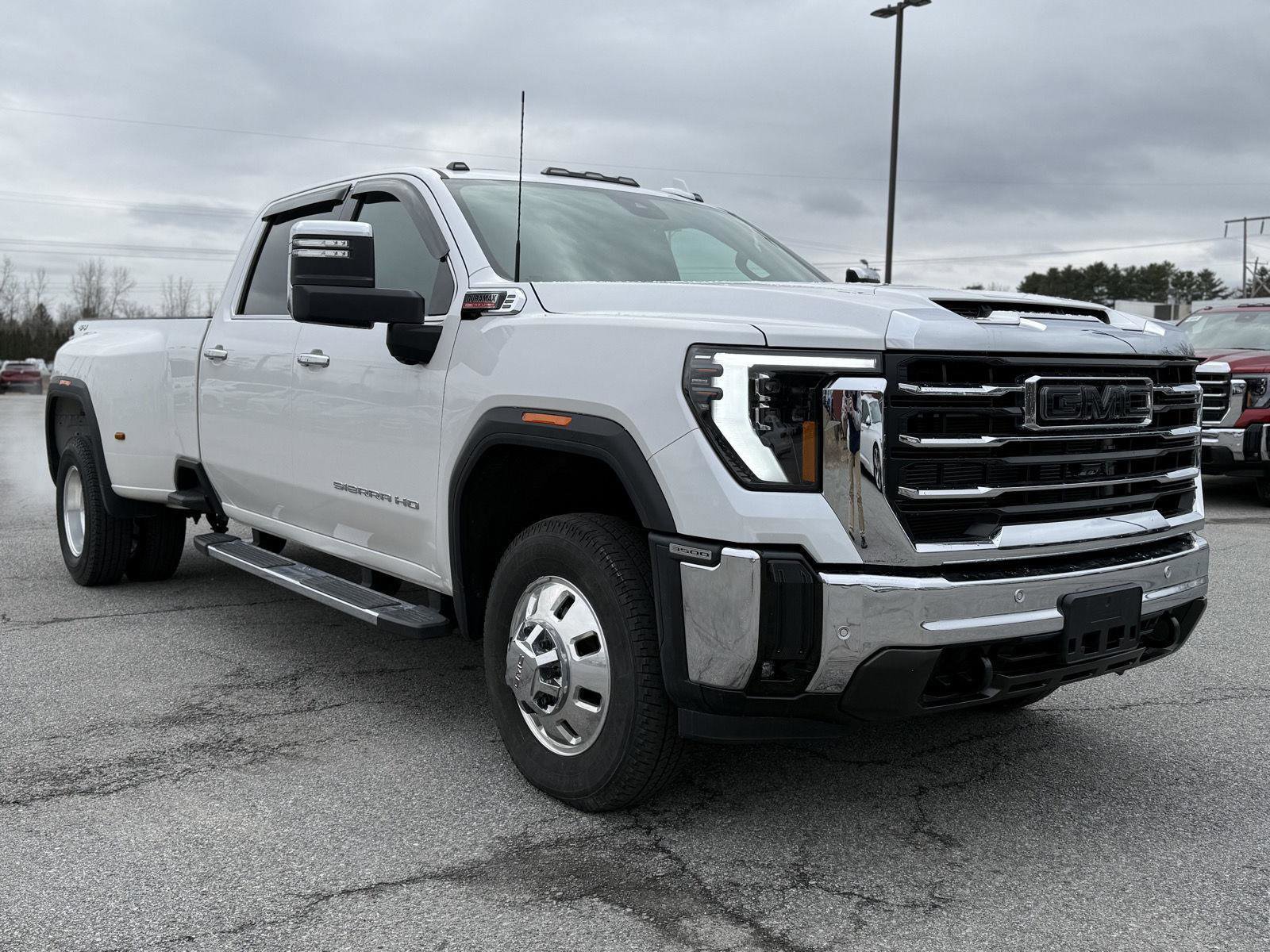 Certified 2025 GMC Sierra 3500 SLT w/ SLT Premium Package image 3