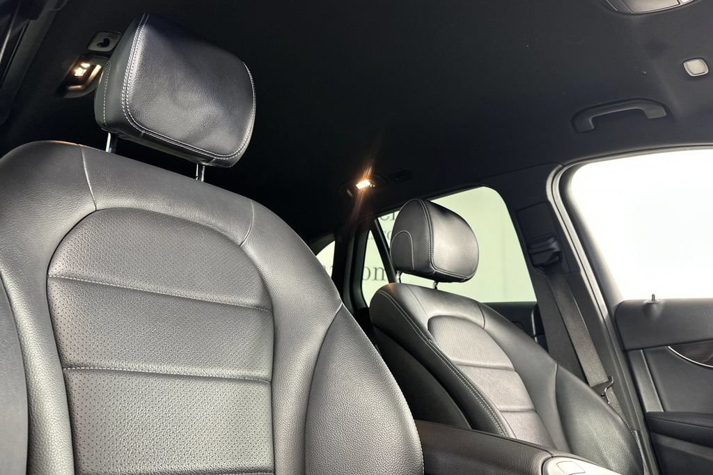 Used 2020 Mercedes-Benz GLC 300 4MATIC image 19
