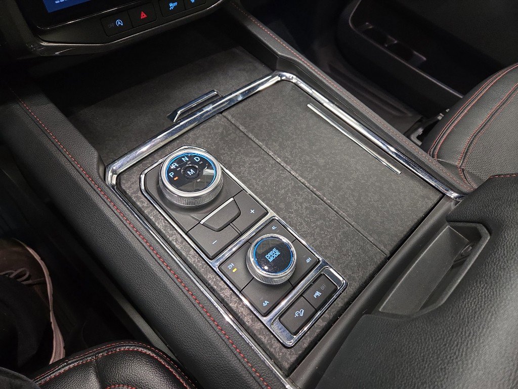 Used 2024 Ford Expedition Limited image 14