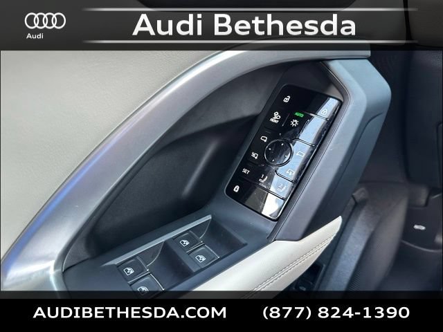 Used 2025 Audi Q5 Premium Plus w/ Premium Plus AWD/4WD image 15