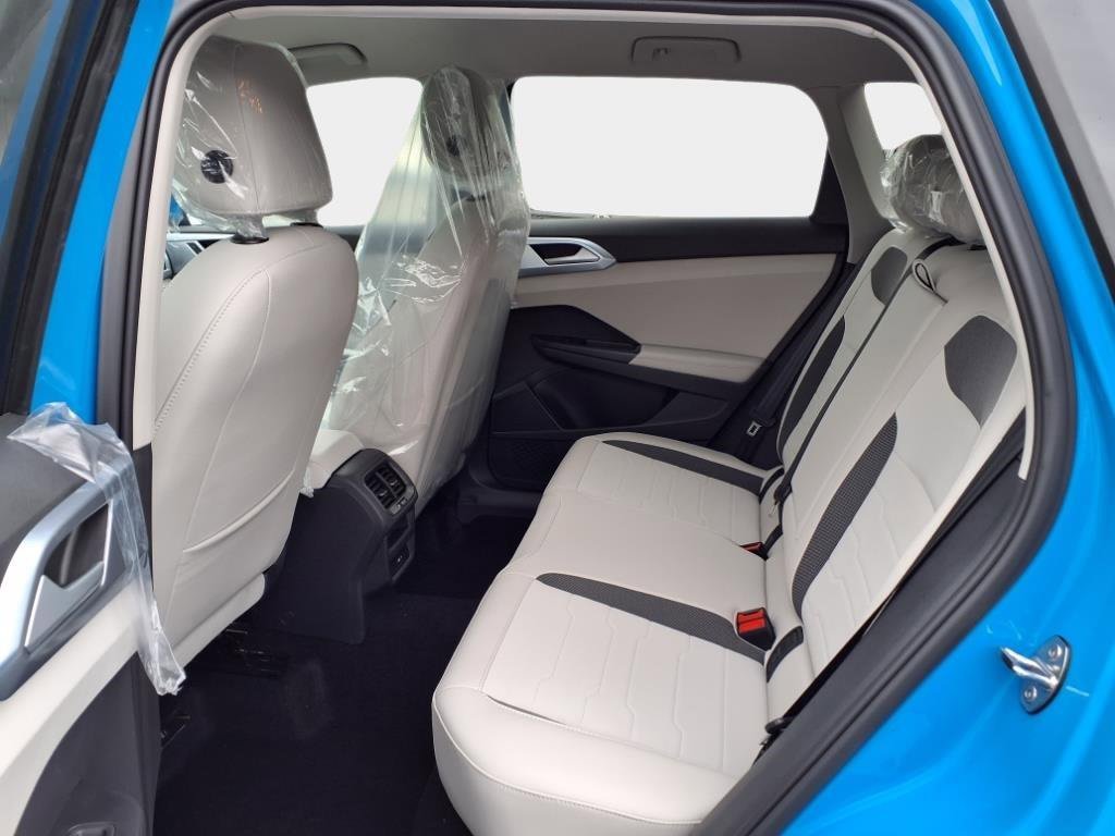 New 2025 Volkswagen Taos SE image 12