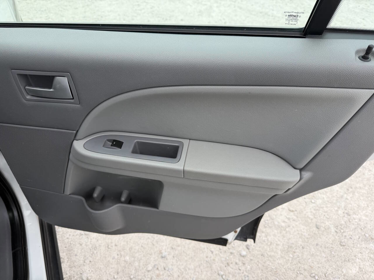 Used 2005 Ford Freestyle SE FWD image 19