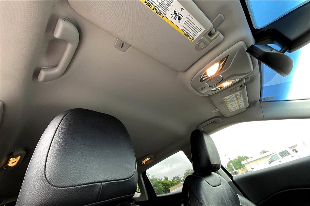 Used 2019 Jeep Compass Limited image 22