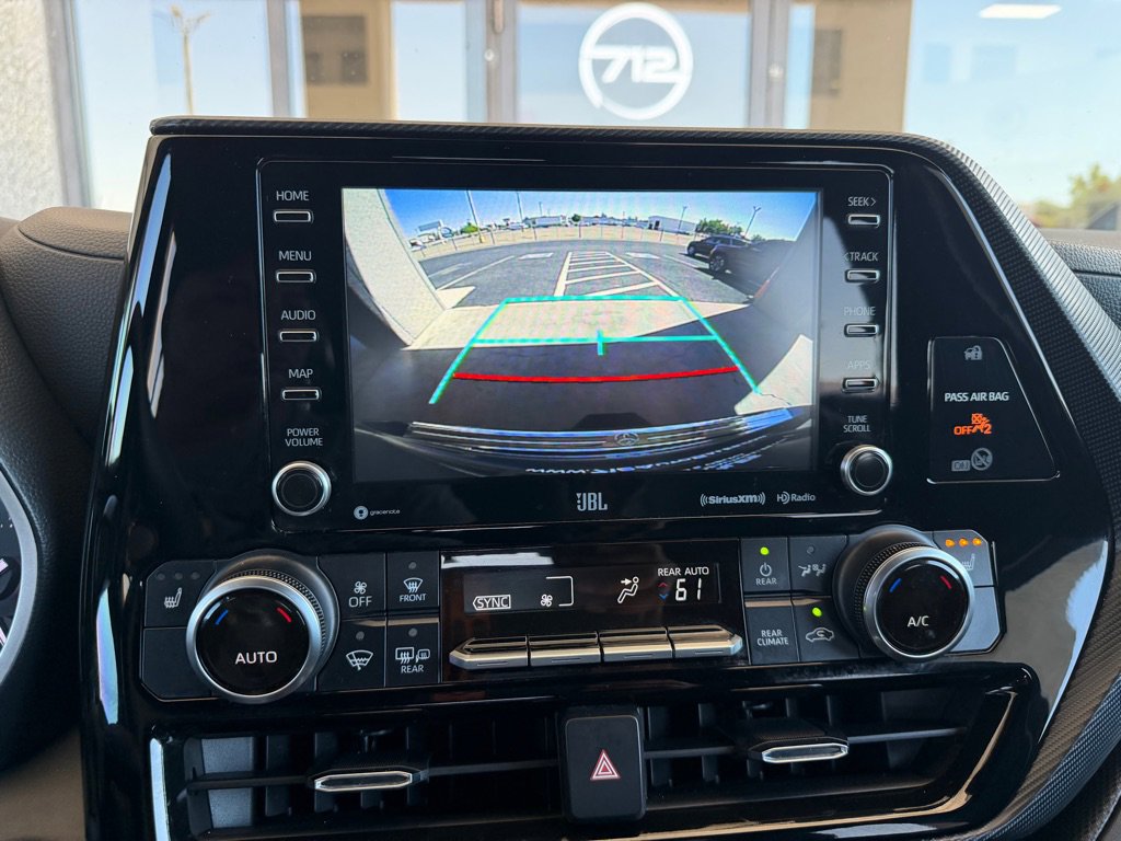 Used 2022 Toyota Highlander XSE FWD image 13