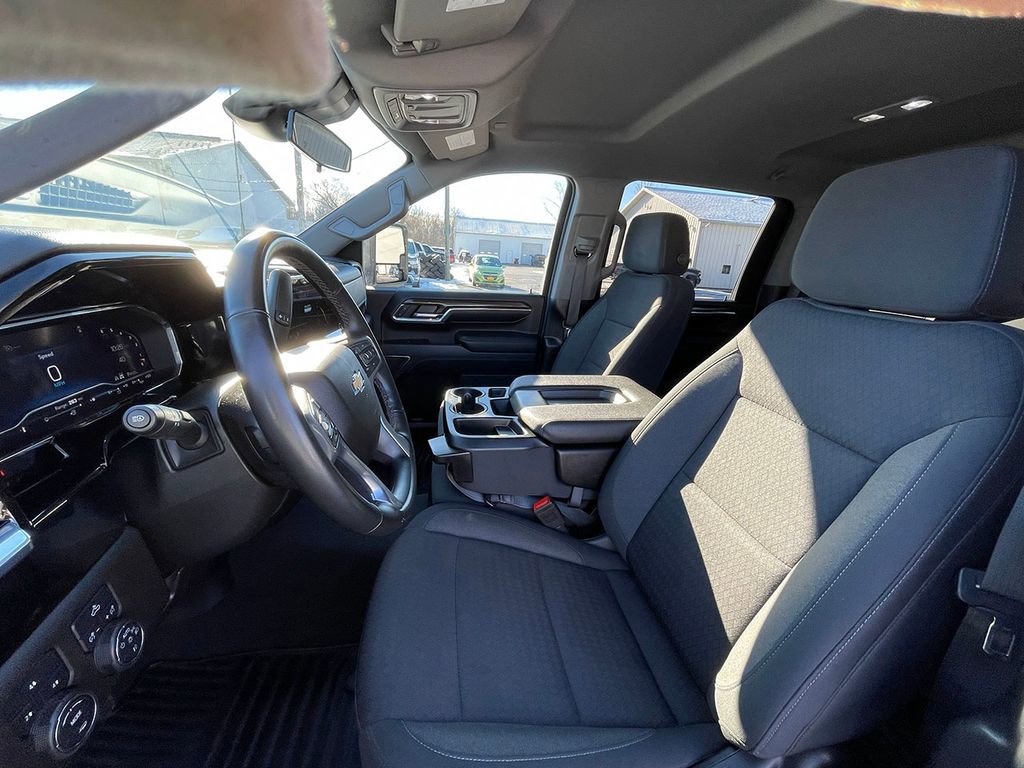 Used 2024 Chevrolet Silverado 2500 LT image 3