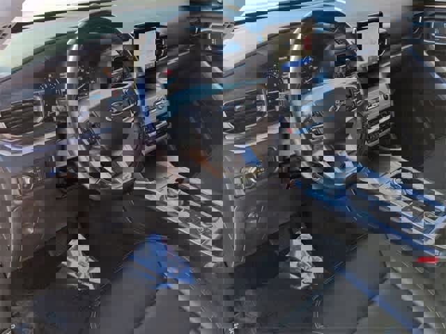 Used 2022 Ford Explorer XLT w/ Equipment Group 202A image 10