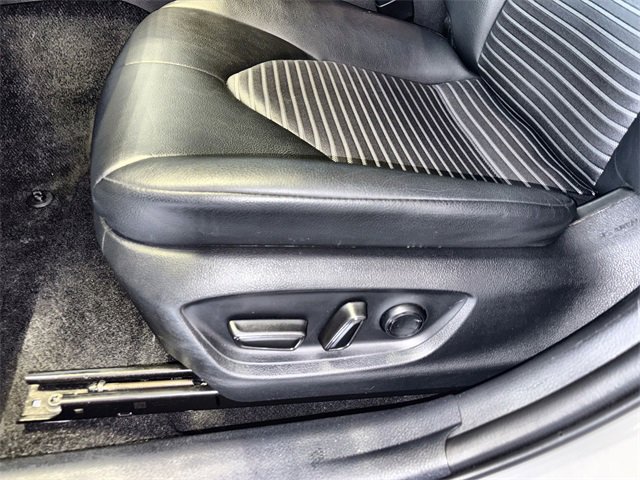 Used 2023 Toyota Camry SE image 12