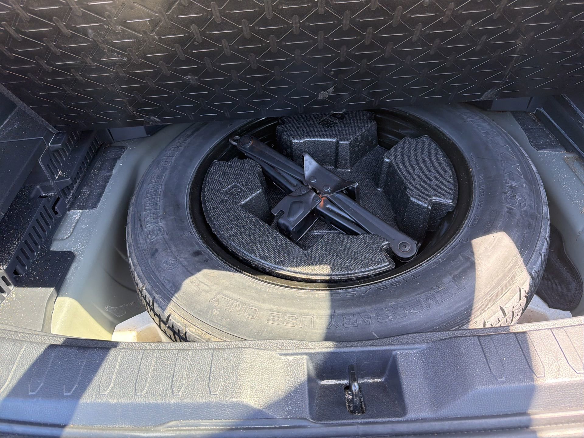 Used 2019 Toyota RAV4 Limited FWD image 11