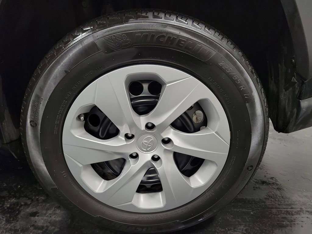 Used 2024 Toyota RAV4 LE image 10