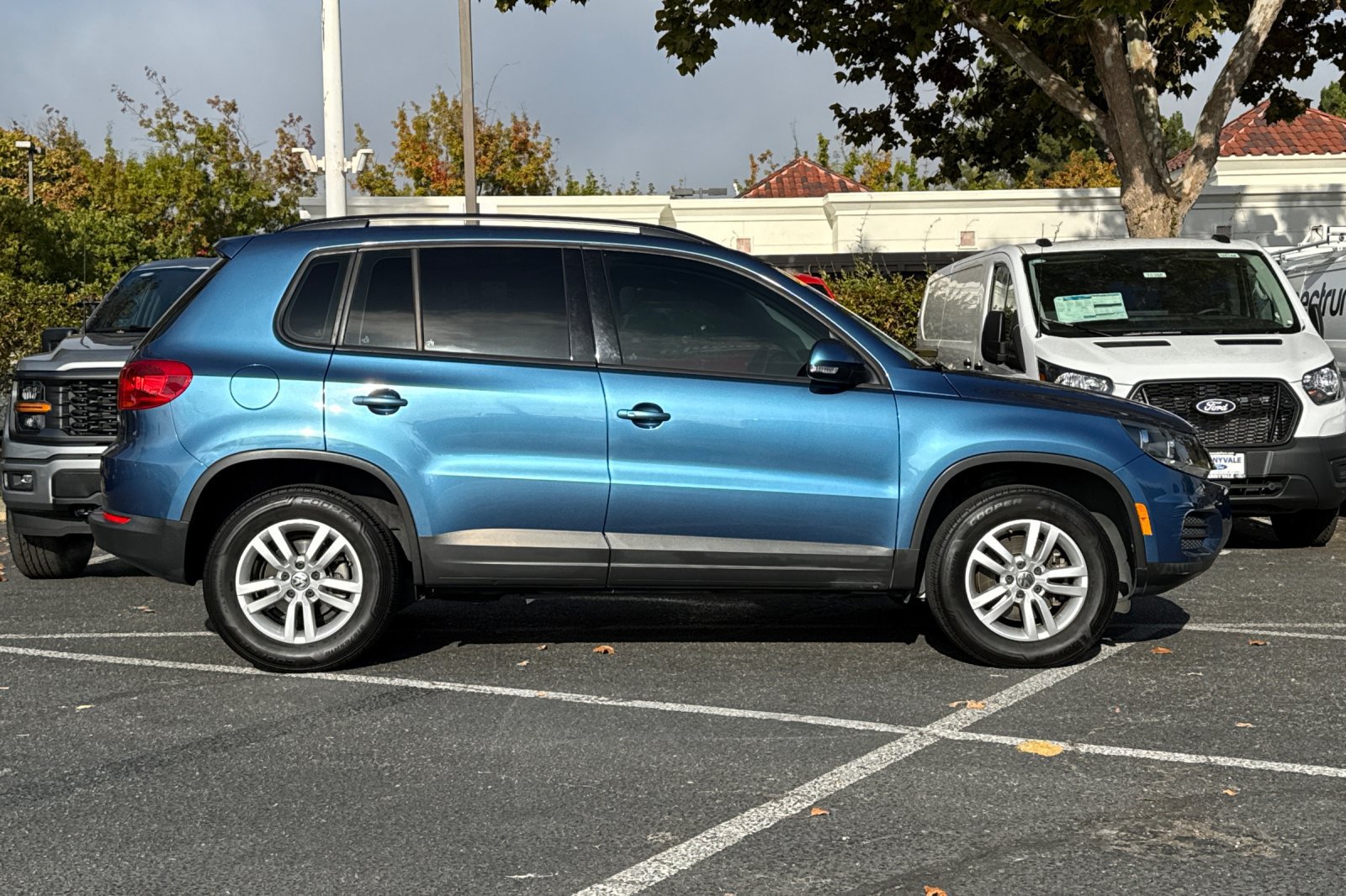 Used 2017 Volkswagen Tiguan S FWD image 3