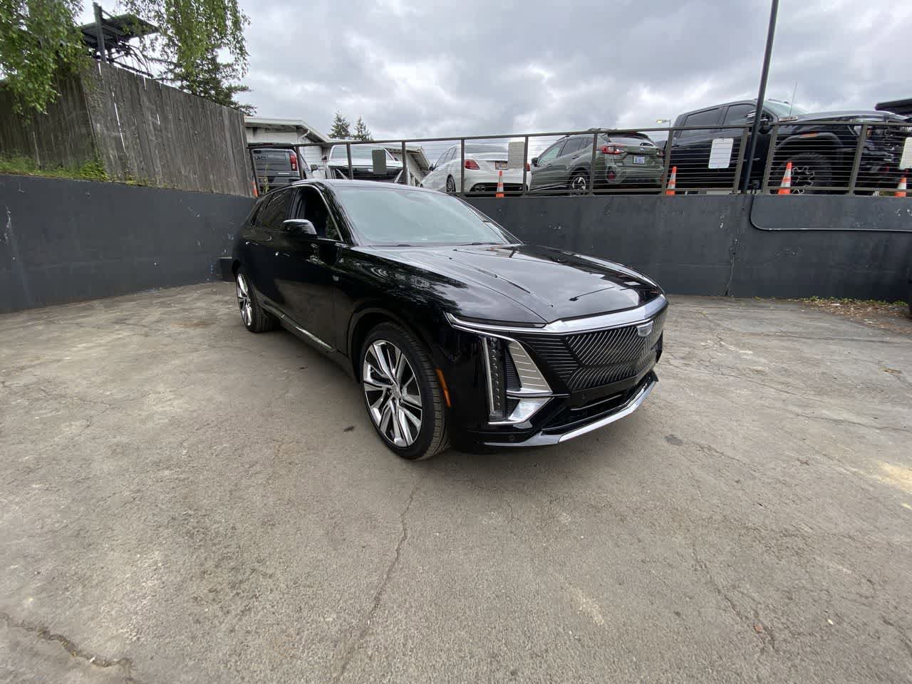 Used 2024 Cadillac Lyriq Luxury w/ Nappa Leather Package AWD/4WD image 8