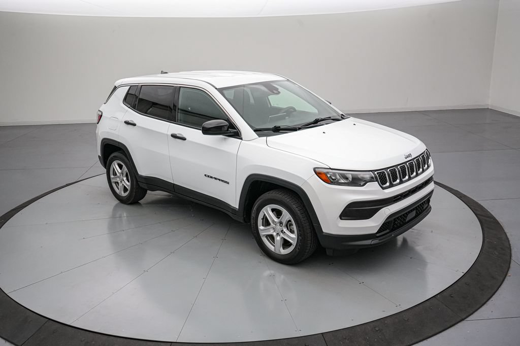 Used 2023 Jeep Compass Sport AWD/4WD image 2