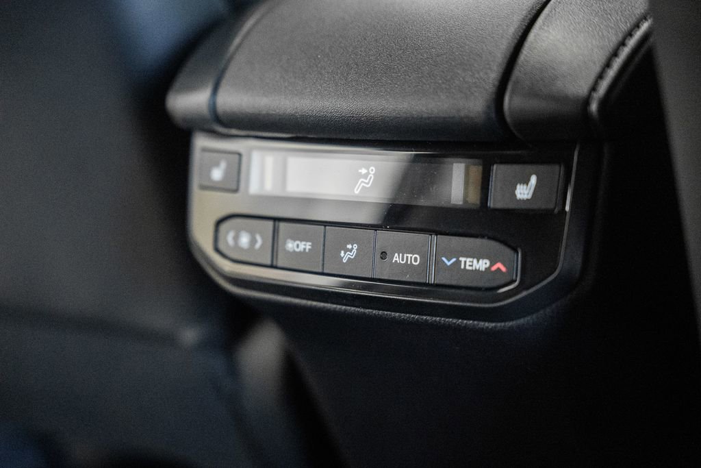 New 2026 Toyota Highlander Platinum AWD/4WD image 35